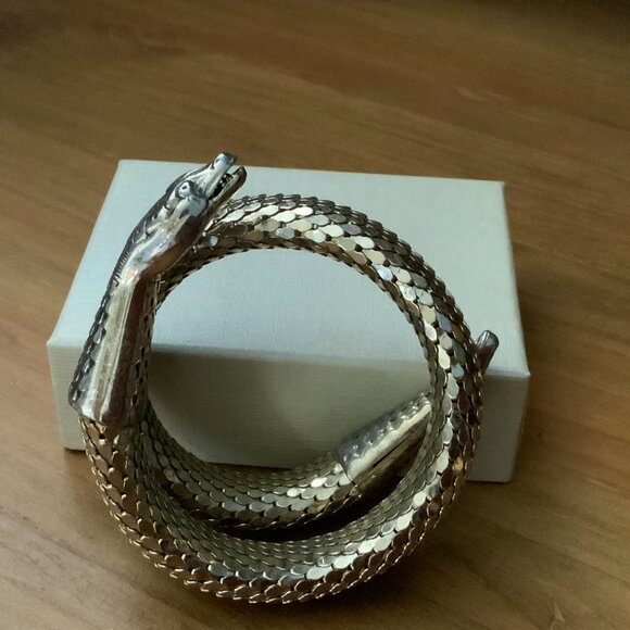 VINTAGE WHITING & DAVIS GOLD SNAKE MESH BRACELET - Picture 3 of 8